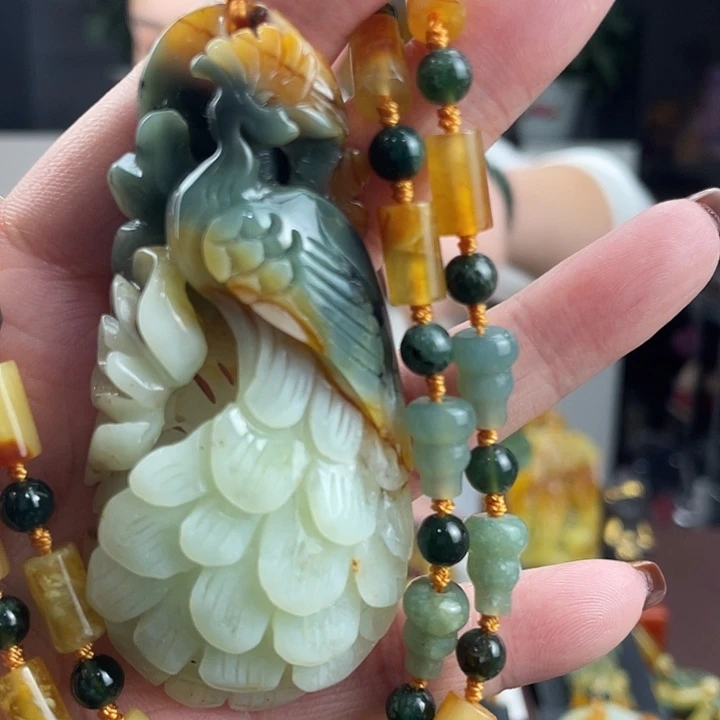 蛇纹石玉未镶嵌颈饰