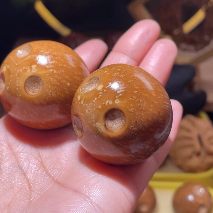 桃核把件落**者紫金鼠手球