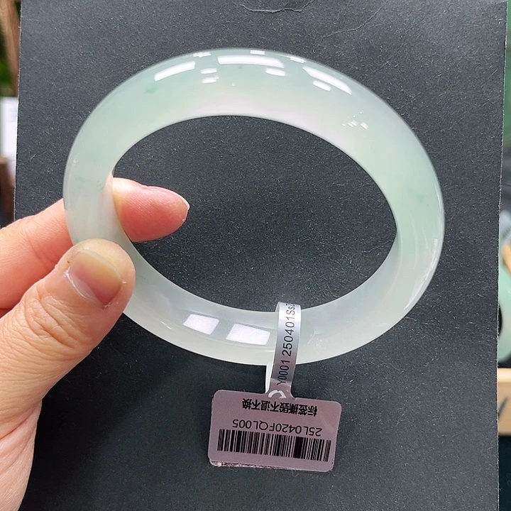 未镶嵌手镯石英质玉（非洲翠）➕小甜60