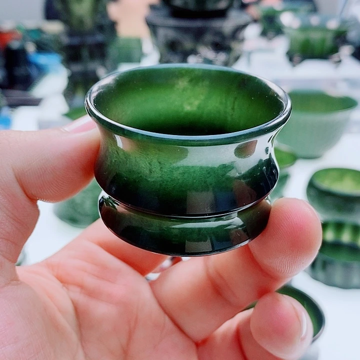 和田玉（翠青玉）未镶嵌把件微瑕