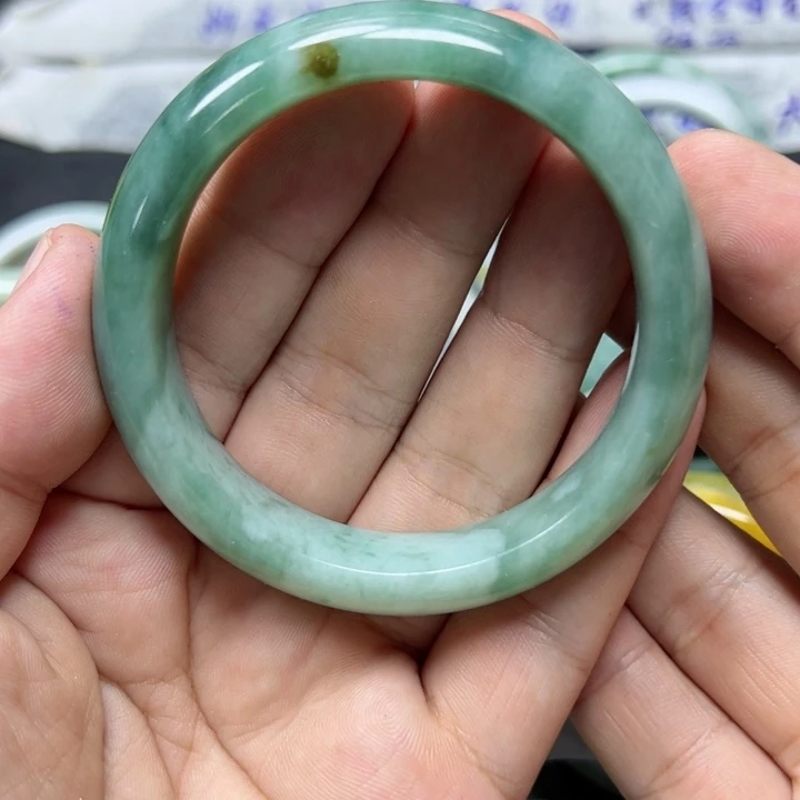 勤***勤定制翡翠未镶嵌翡翠