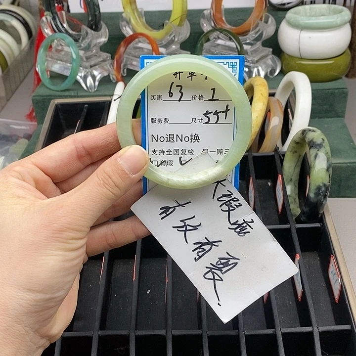 蛇纹石玉未镶嵌手镯