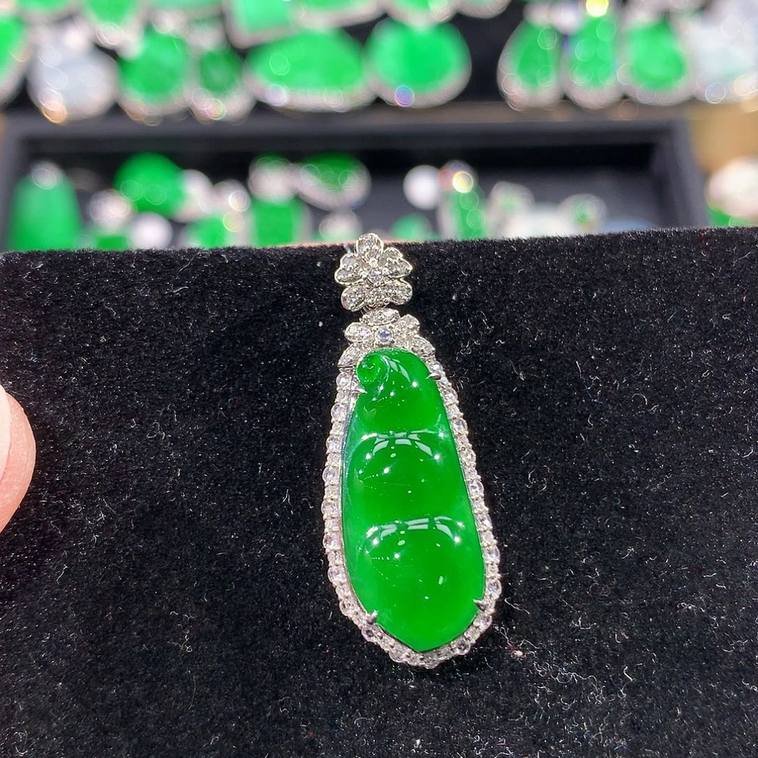 翡翠18K金镶嵌颈饰