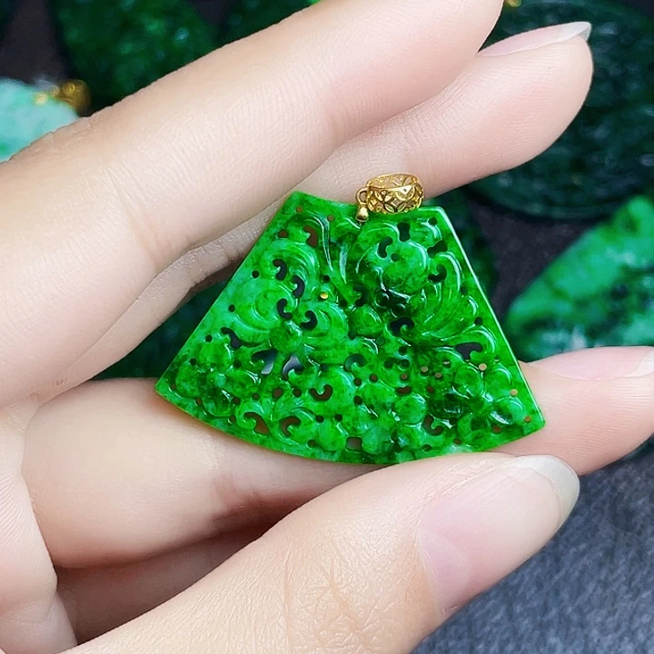 翡翠18K金镶嵌颈饰多样性