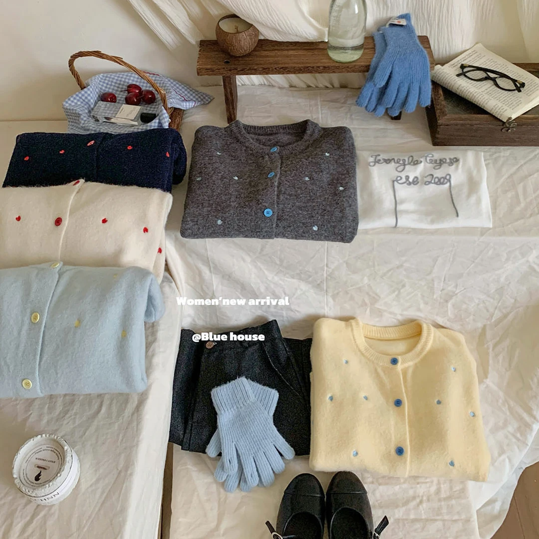 韩系温柔少女感爱心点点刺绣针织开衫女秋冬圆领软糯长袖外套毛衣