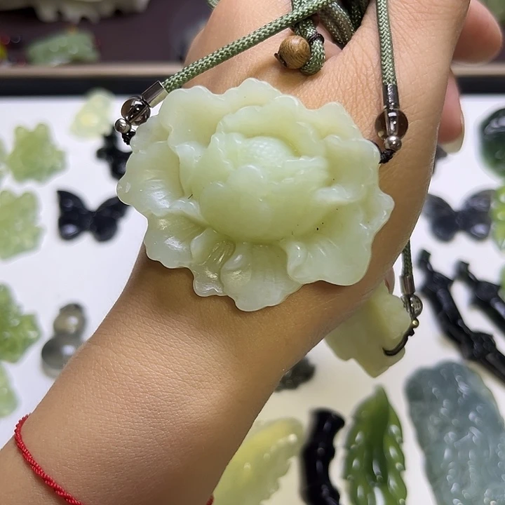 未镶嵌蛇纹石玉颈饰