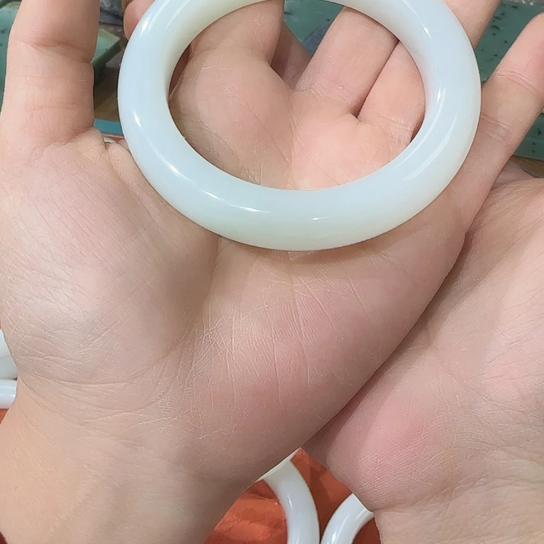 梦***结和田玉未镶嵌手镯