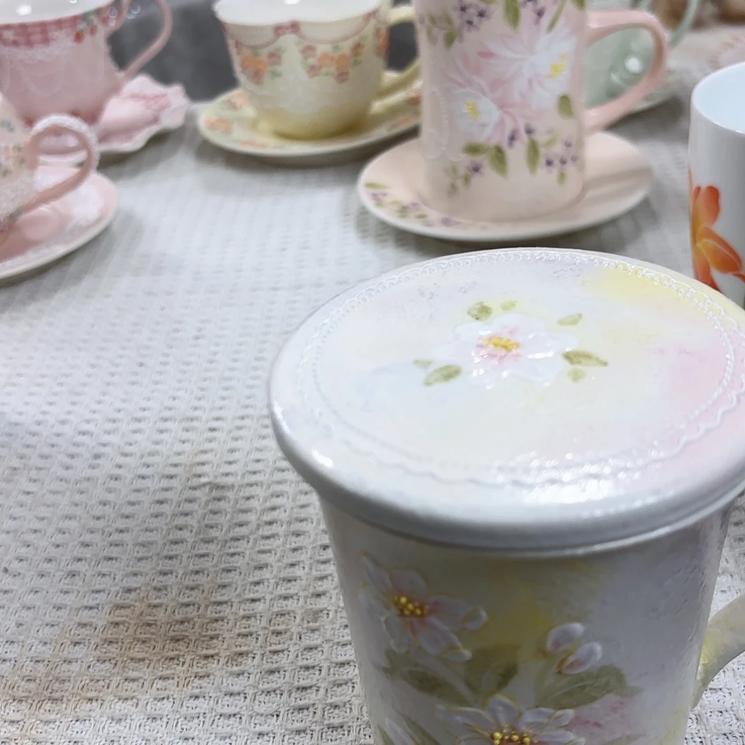 橘***南手绘创意高温釉下彩陶瓷