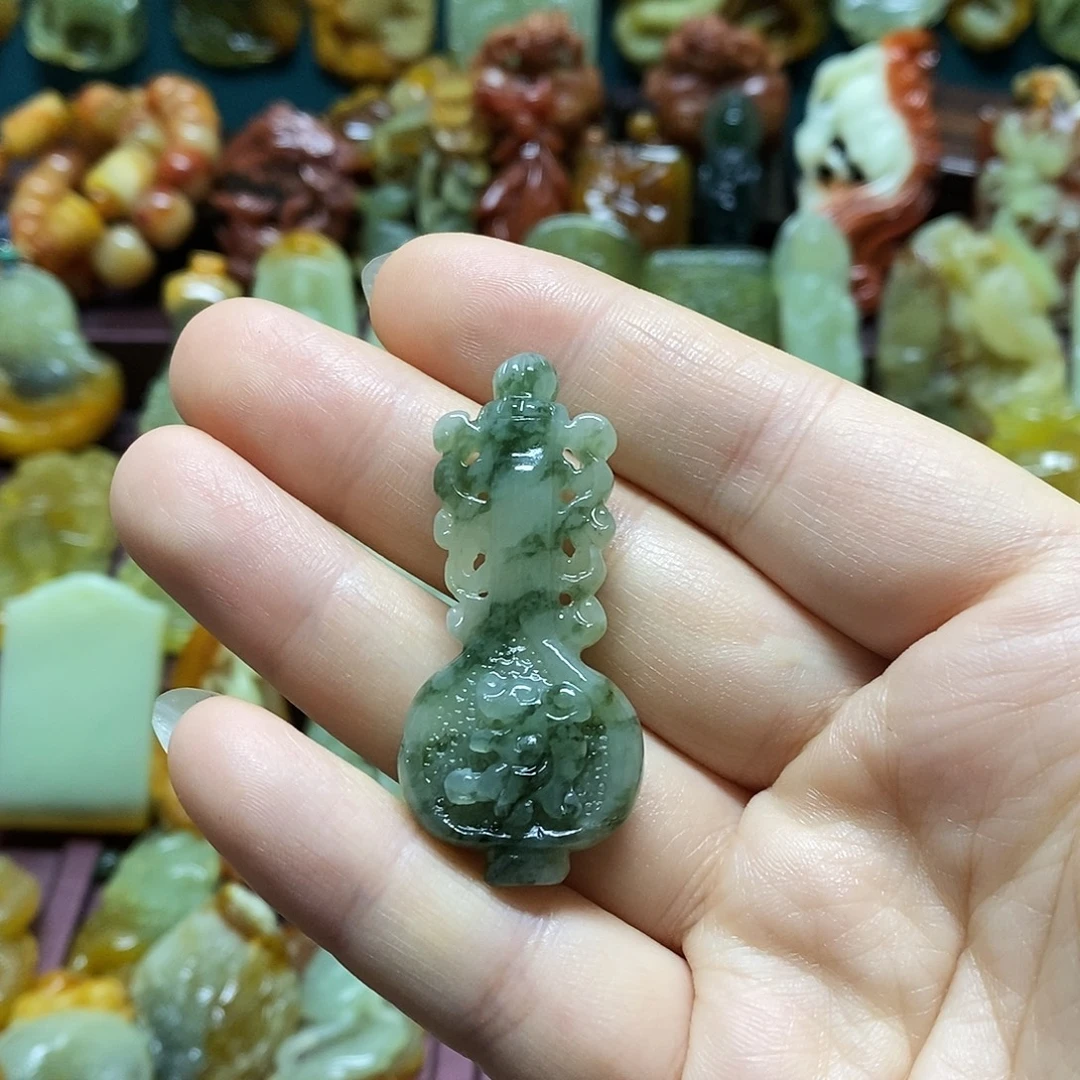 岫玉未镶嵌吊坠(赠链)