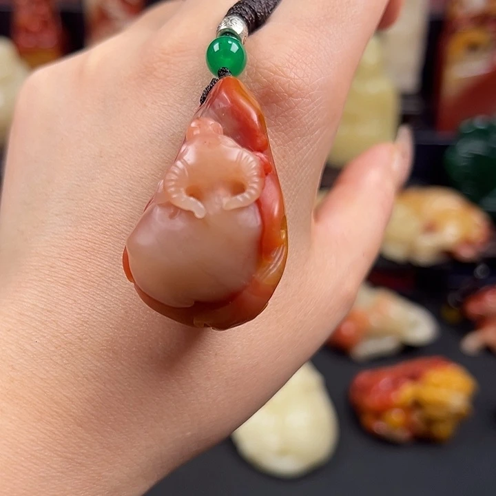 寿山石三彩老性芙蓉石