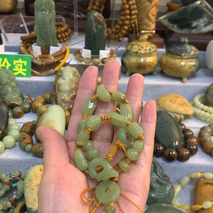 用***8岫岩河磨玉（透闪石质玉）未镶嵌把件