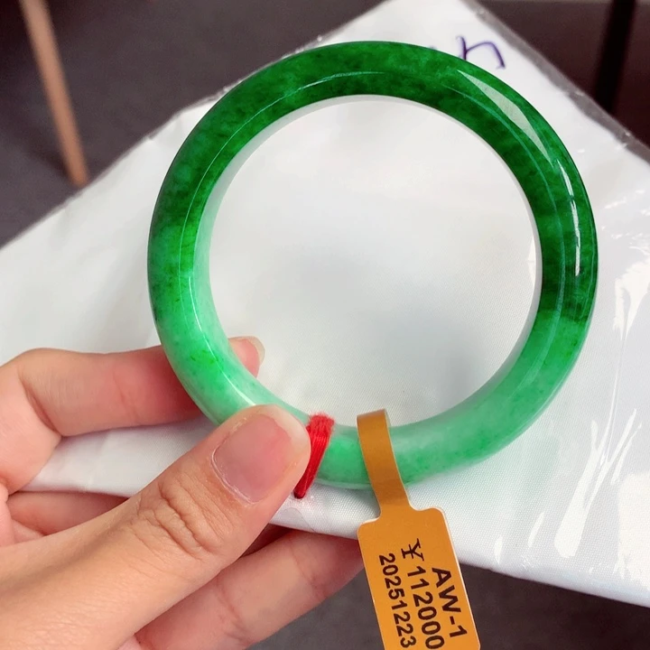 8***8翡翠未镶嵌手镯翡翠