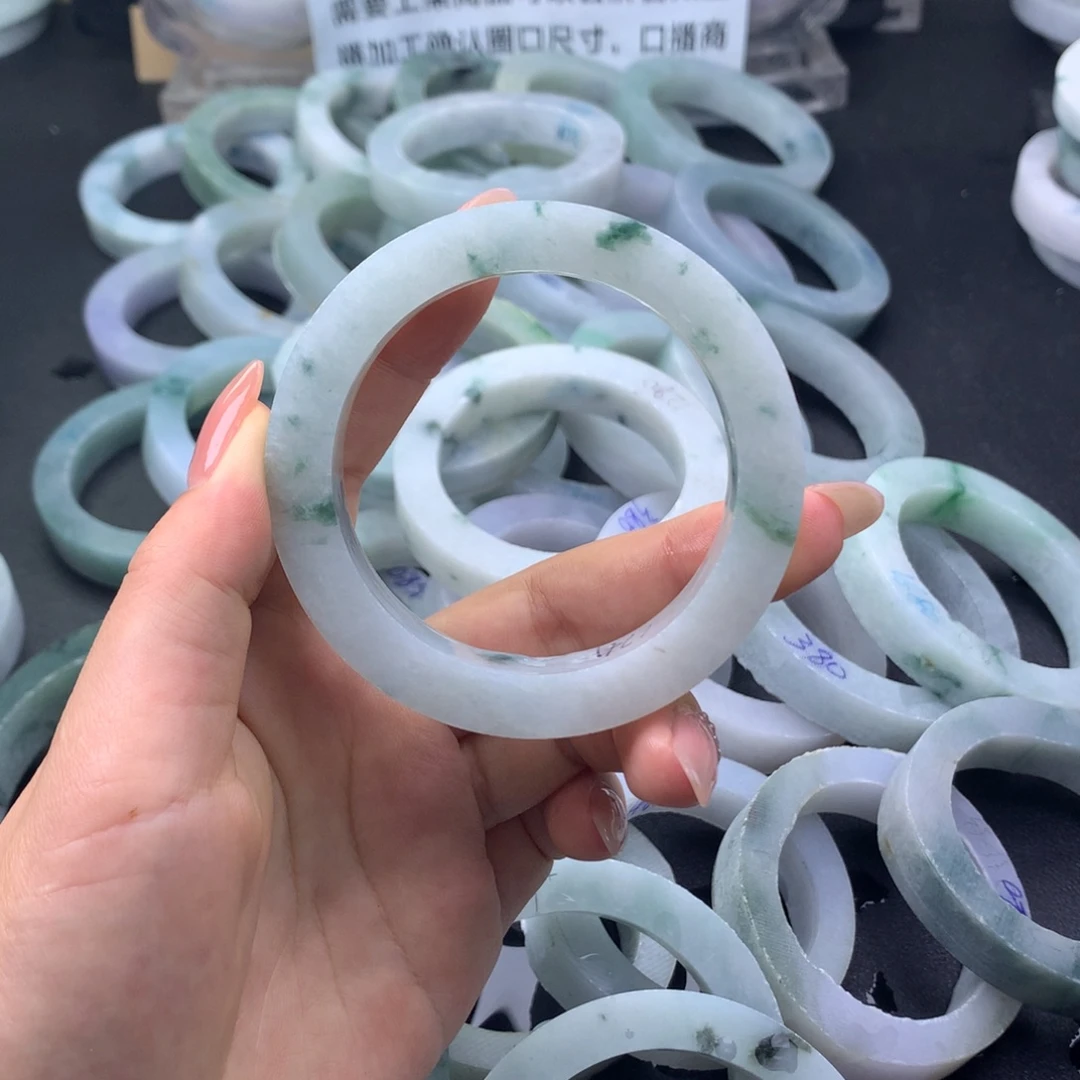 未镶嵌翡翠手镯定制翡翠