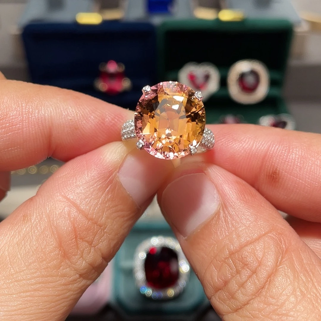 戒指18K金镶嵌碧玺11.41ct