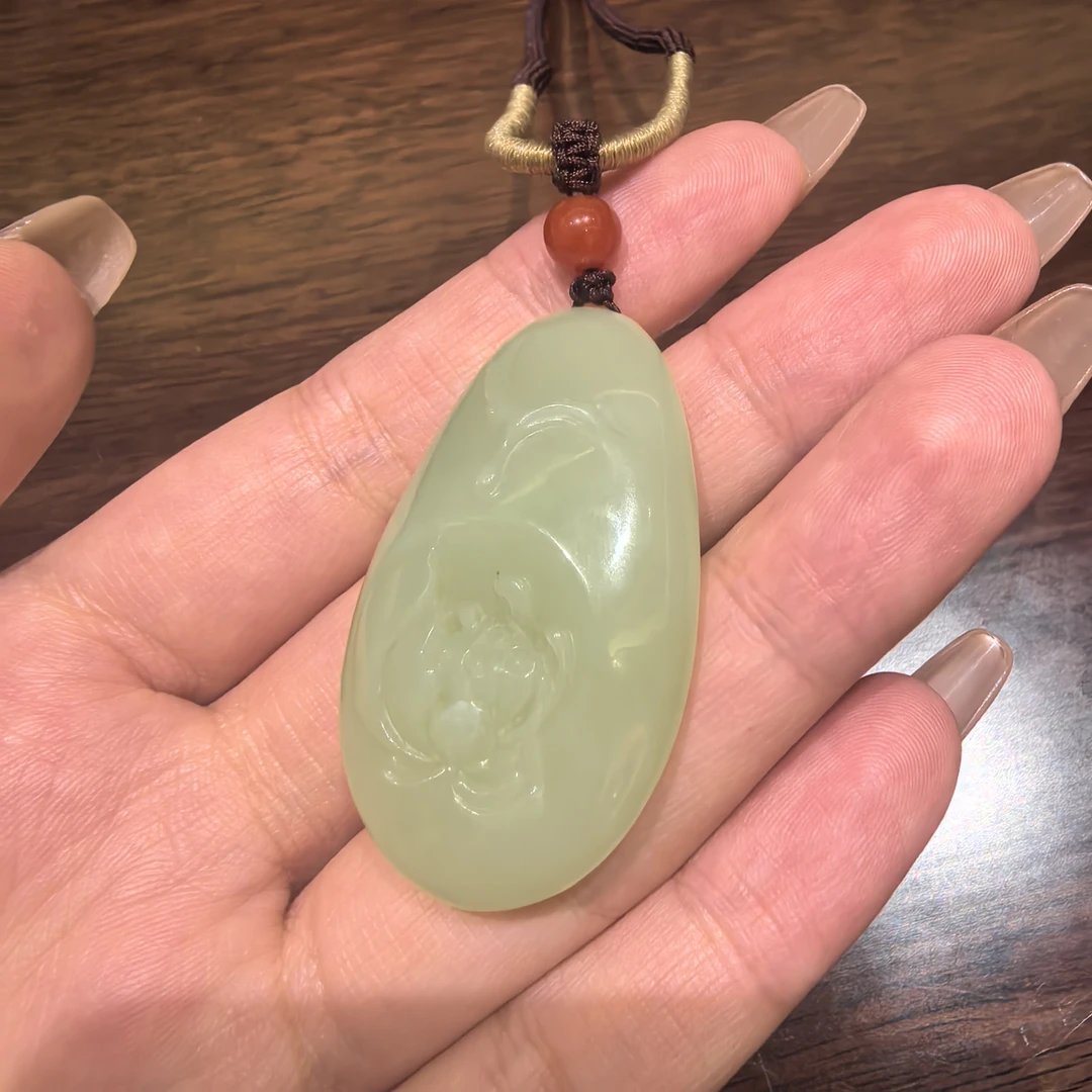 天然和田玉黄玉莲花吊坠