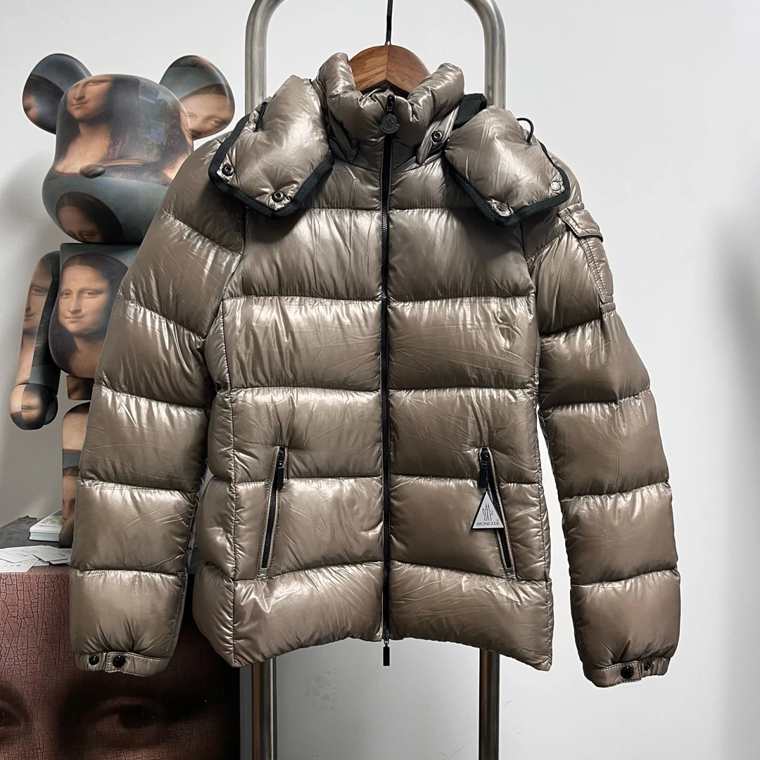 未使用 MONCLER 羽绒服 J1303 衣长56胸围43编码7