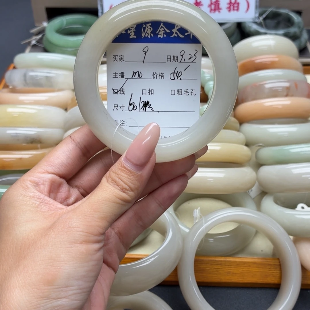 未镶嵌手镯石英质玉