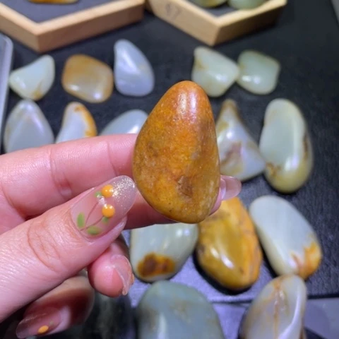 和田玉未镶嵌颈饰东*