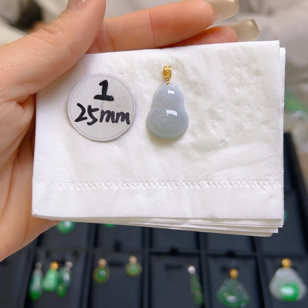 翡翠颈饰18K金镶嵌翡翠