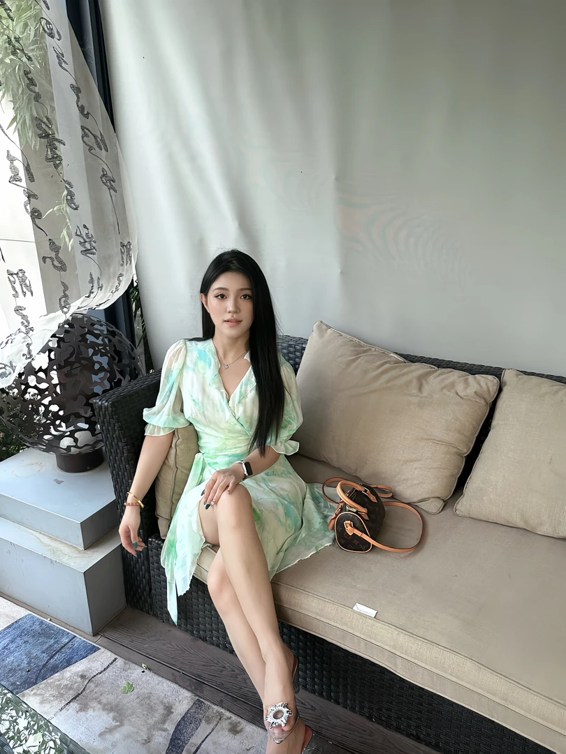 法式仙女温柔风高级感V领碎花不规则底摆连衣裙女夏季新款