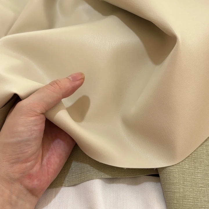 混纺米杏色布底皮1米。