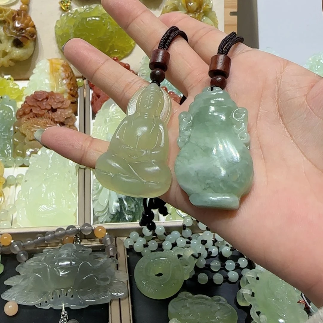 未镶嵌蛇纹石玉吊坠