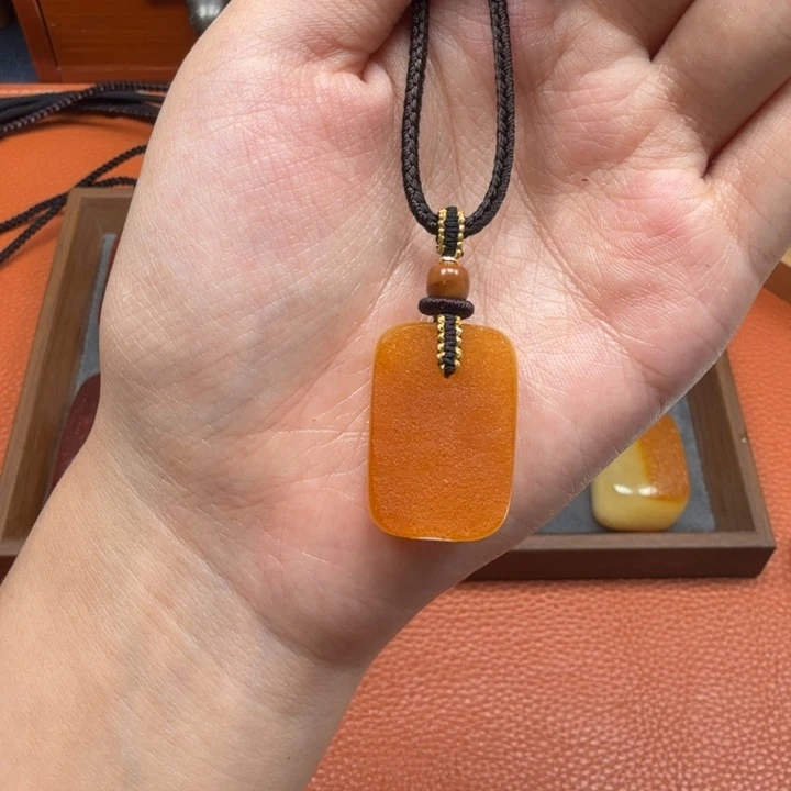 蜜蜡未镶嵌吊坠(赠链)