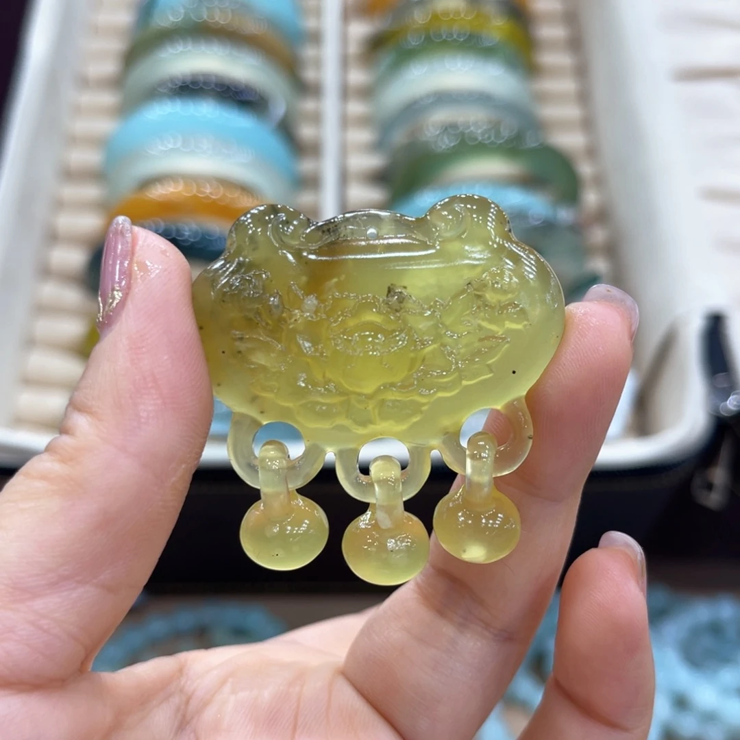 桃***记未镶嵌蛇纹石玉手镯