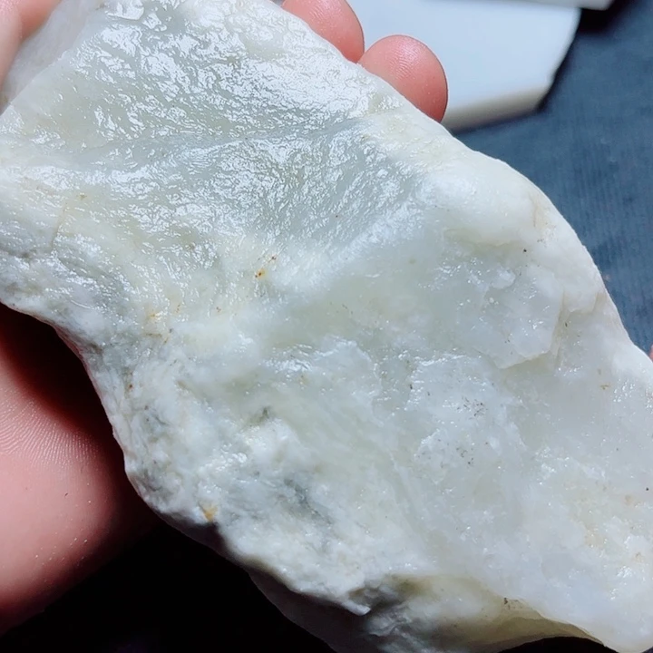 和田玉（糖玉）未镶嵌珠宝奇石