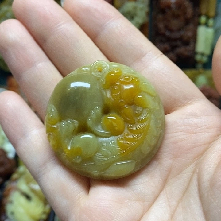 岫玉未镶嵌吊坠(赠链)