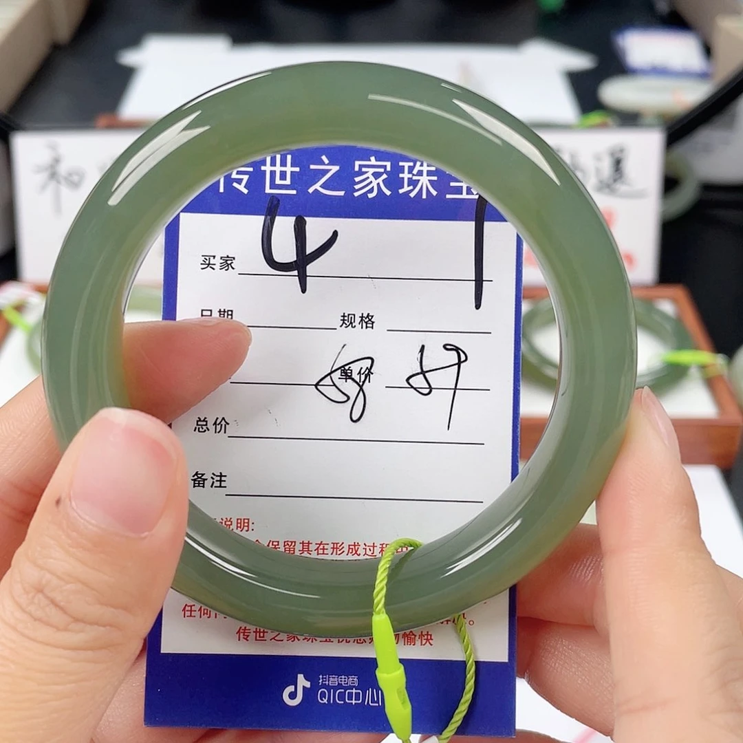 和田玉手镯未镶嵌