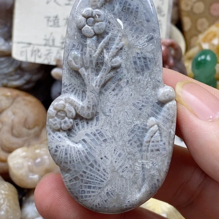 硅化珊瑚（珊瑚玉）颈饰未镶嵌