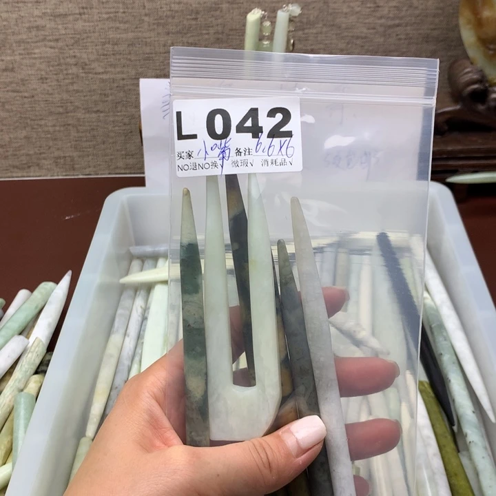 透闪石-蛇纹石玉发饰未镶嵌小***光