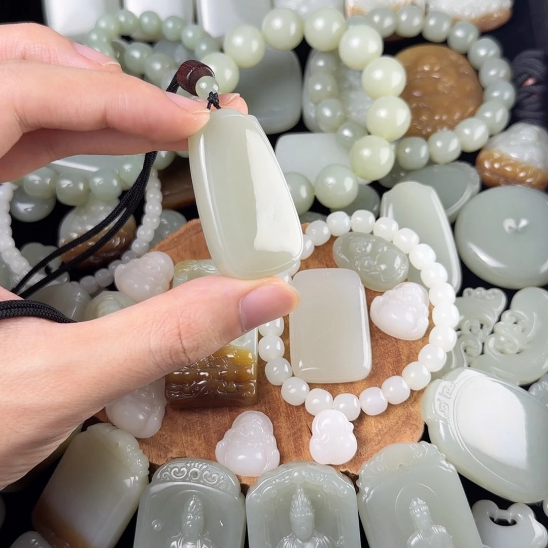 和田玉未镶嵌颈饰