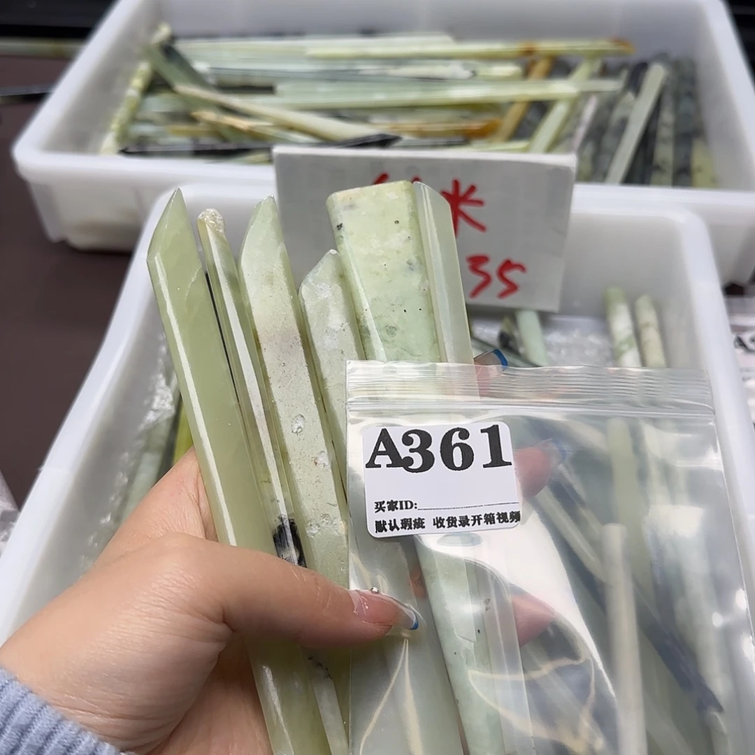 旺***苏蛇纹石玉合金发饰