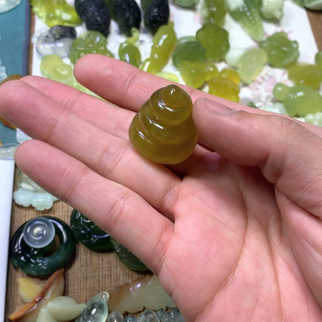 岫玉颈饰未镶嵌摸****七