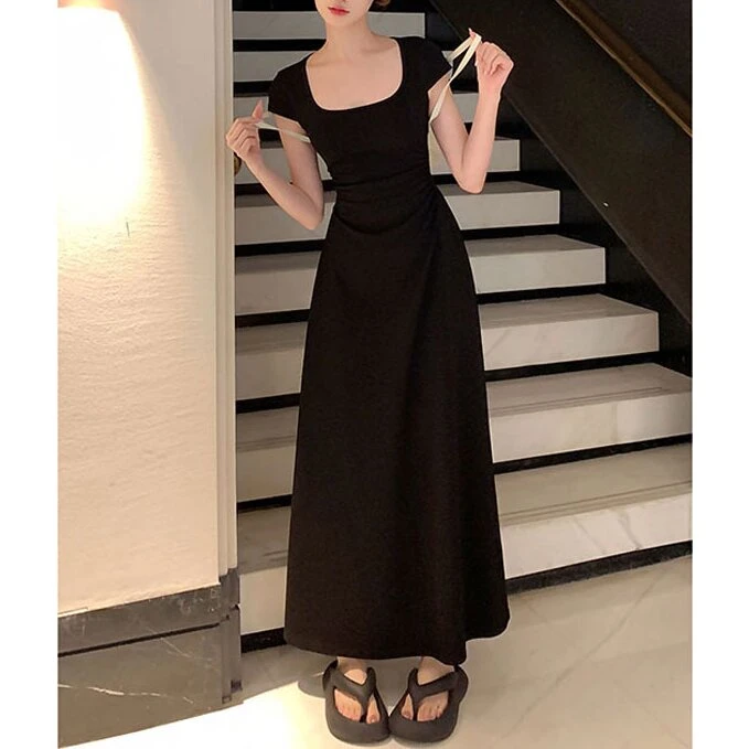 法式复古A字长裙女2025新款收腰显瘦设计感短袖气质针织连衣裙女