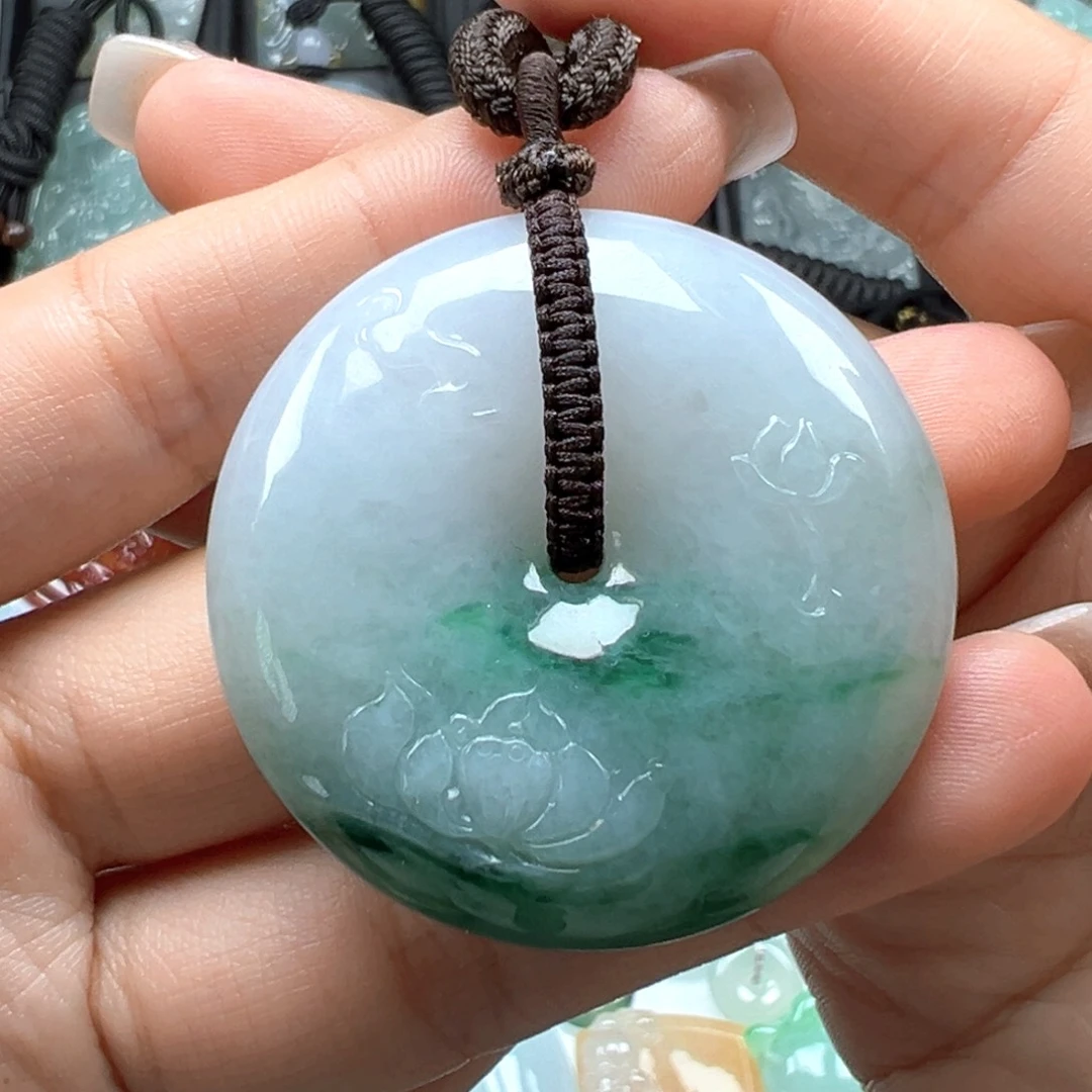 翡翠未镶嵌颈饰平安扣