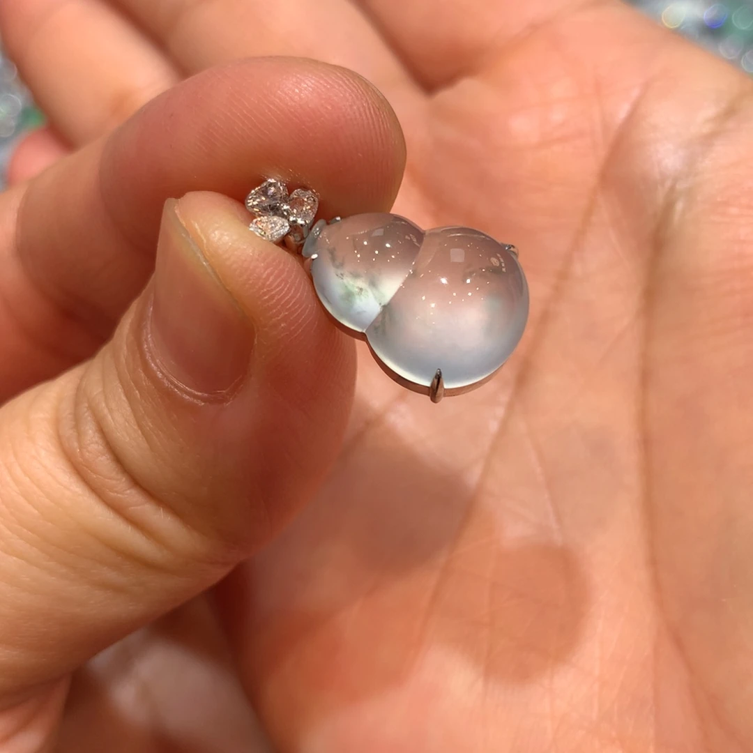 翡翠18K金镶嵌颈饰吊坠