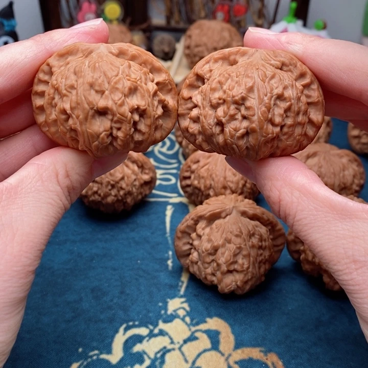 文玩核桃把件闷白45