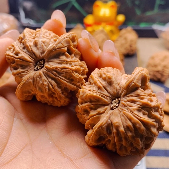 糊***涂把件文玩核桃血麒麟
