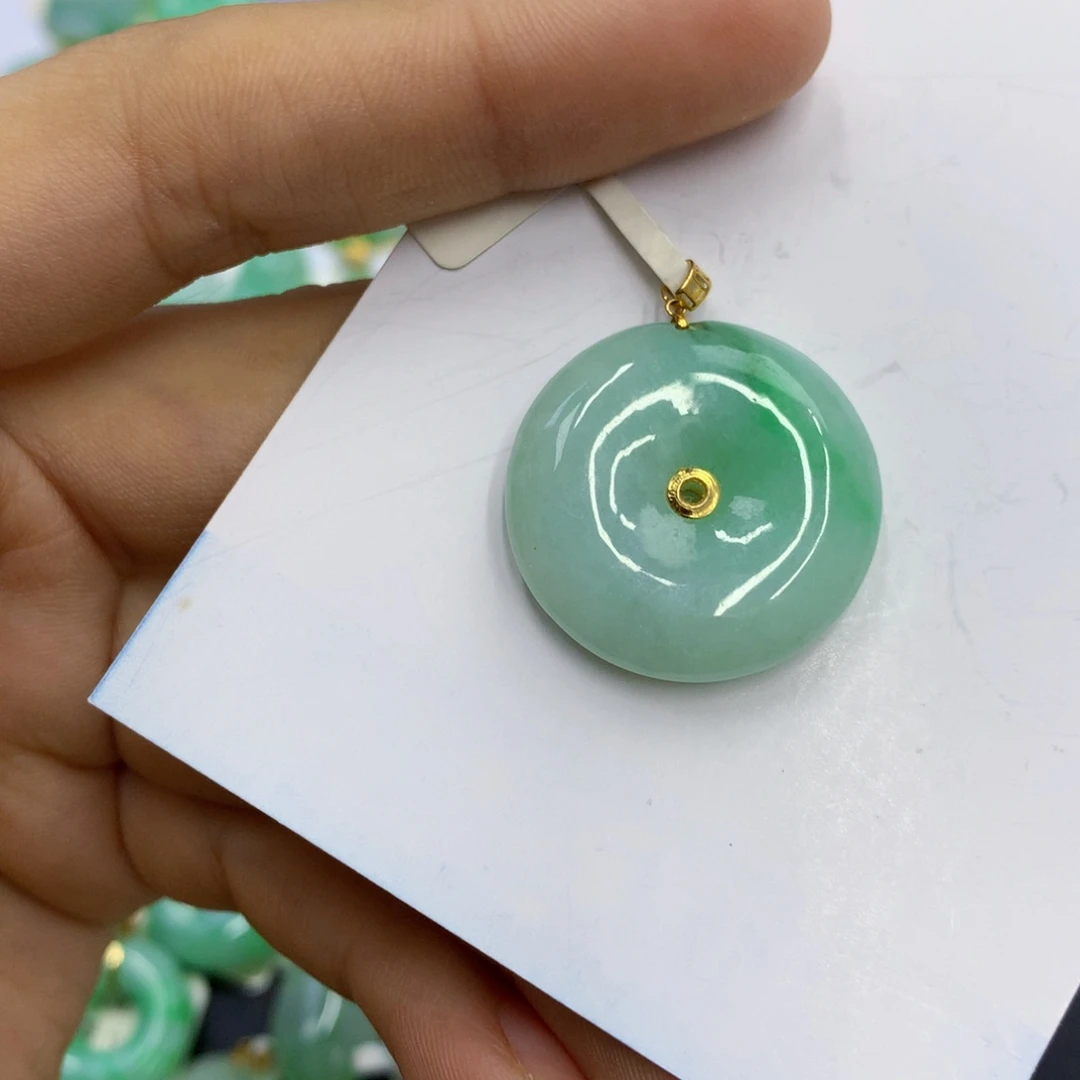 翡翠18K金镶嵌颈饰翡翠