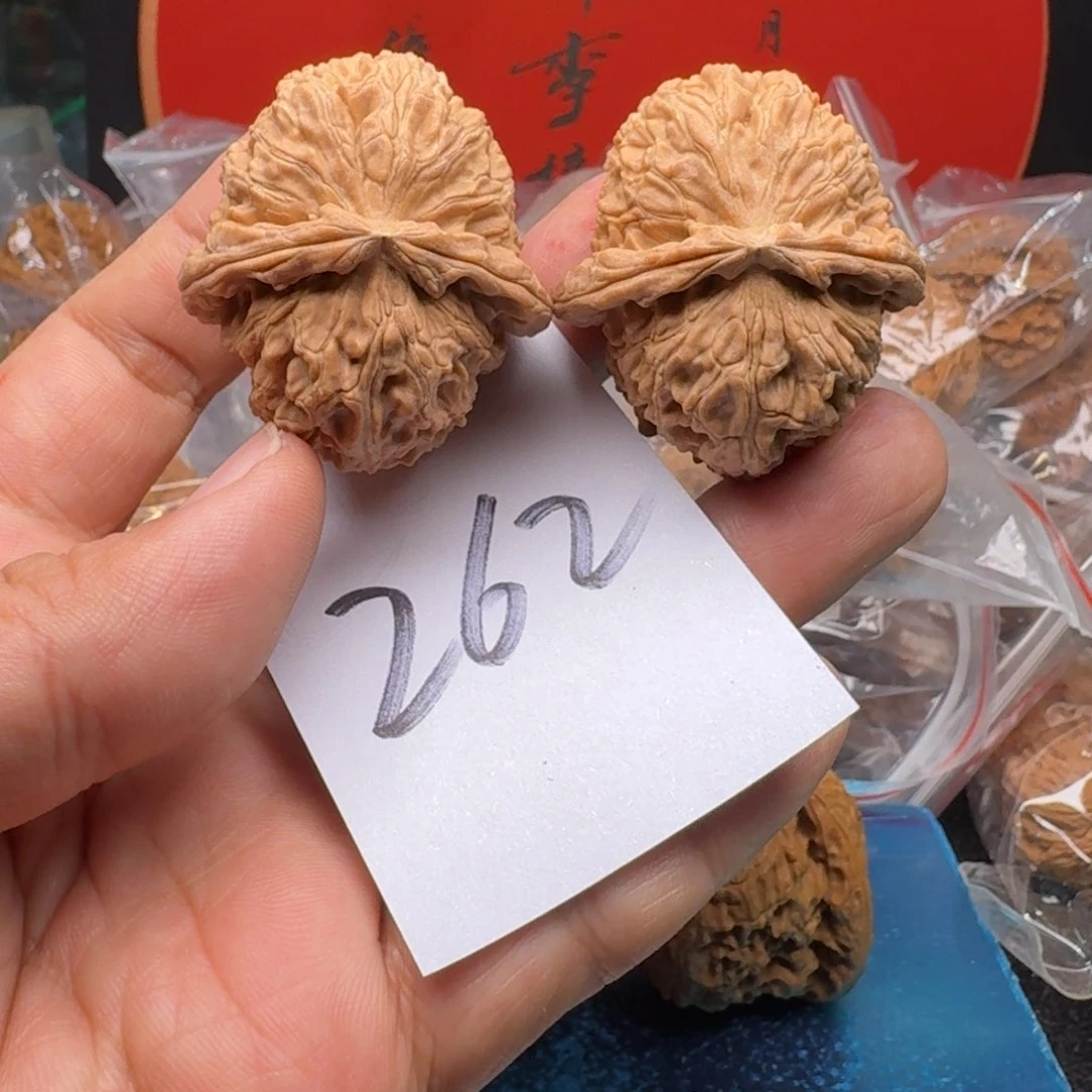 文玩核桃把件42三角白