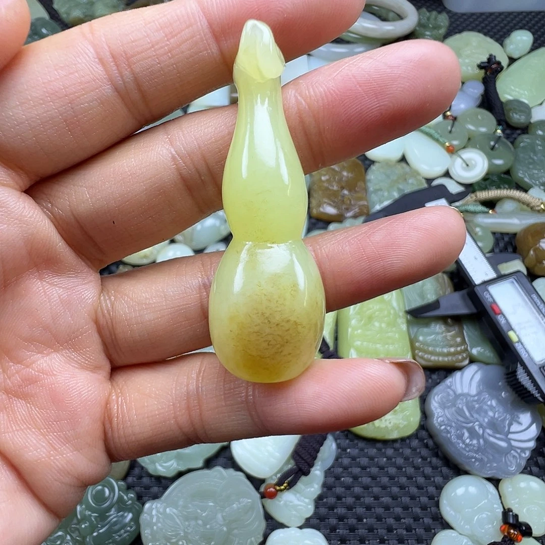 和田玉未镶嵌颈饰卡51