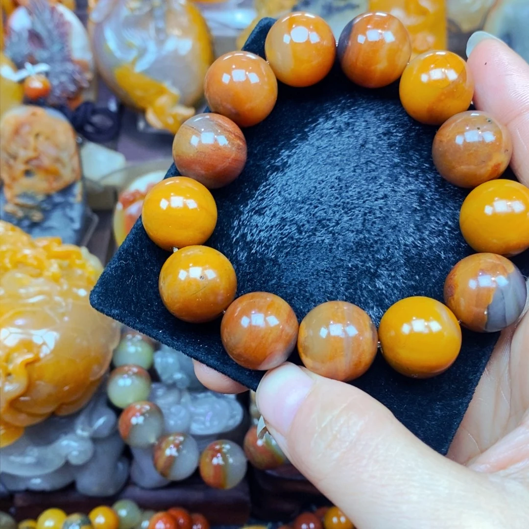 未镶嵌石英质玉（黄龙玉）颈饰