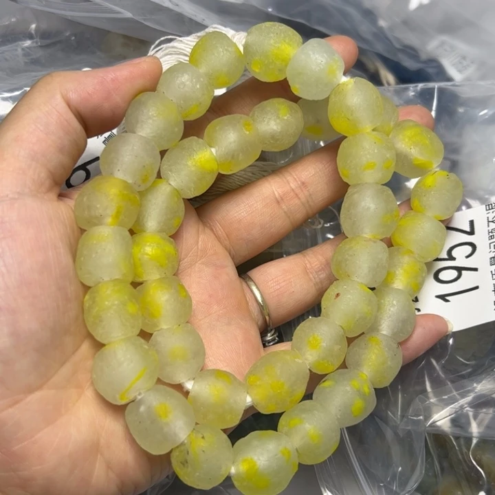 玻璃颈饰1987。 非洲琉璃一条卡14-16