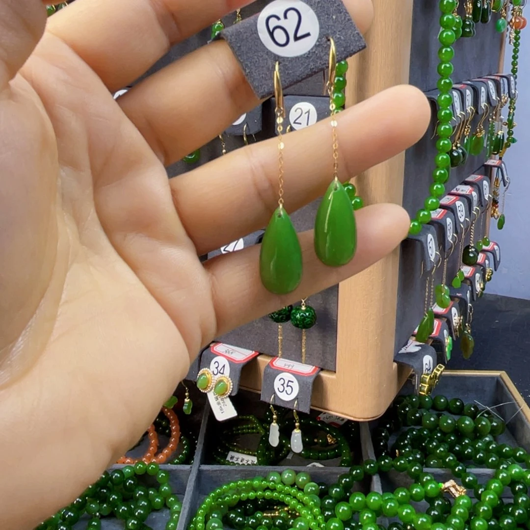 和田玉18K金镶嵌耳饰