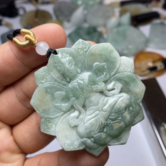 翡翠未镶嵌颈饰翡翠