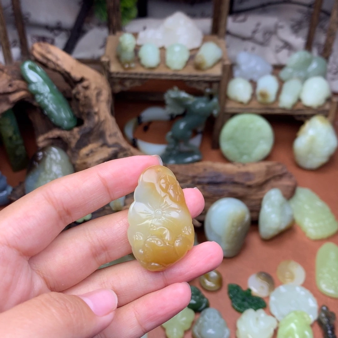 和田玉未镶嵌挂件