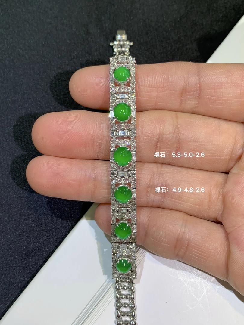 满绿浓阳绿龙石种起光蛋面翡翠手链